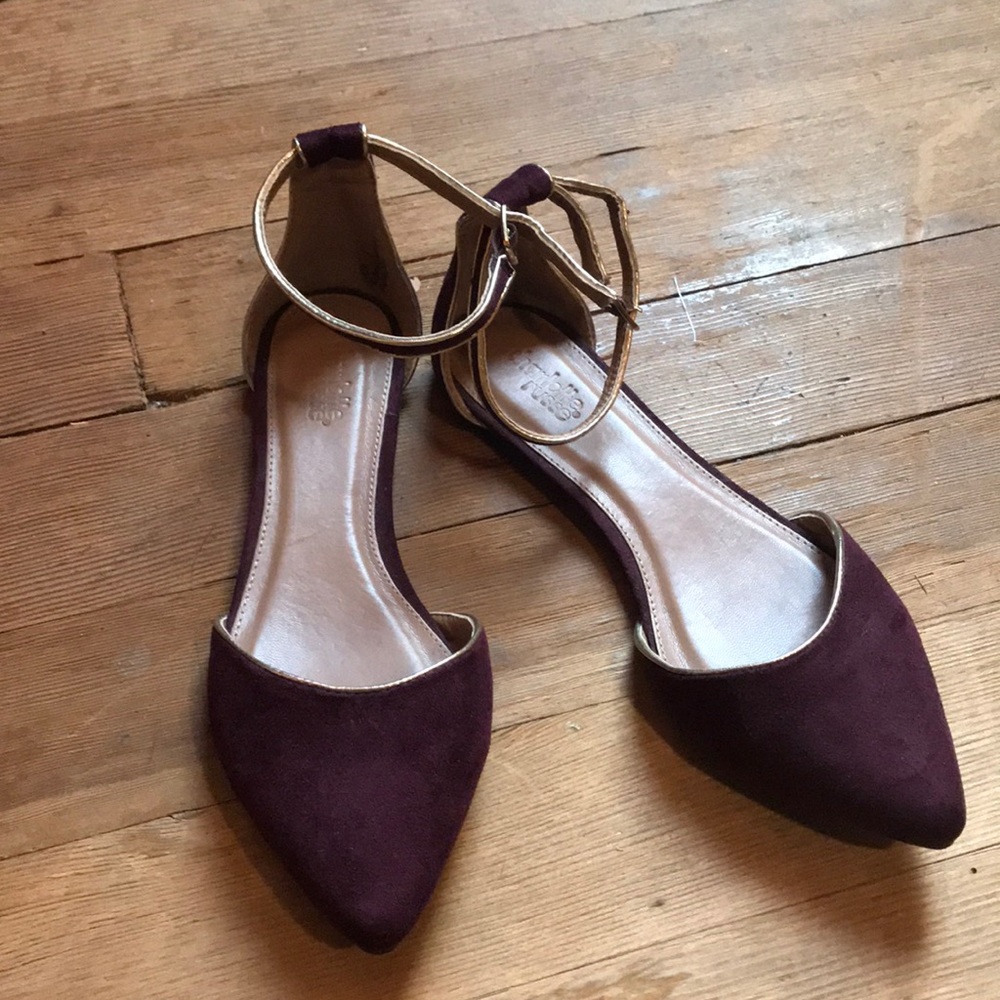 NWOT Burgundy and Gold Flats